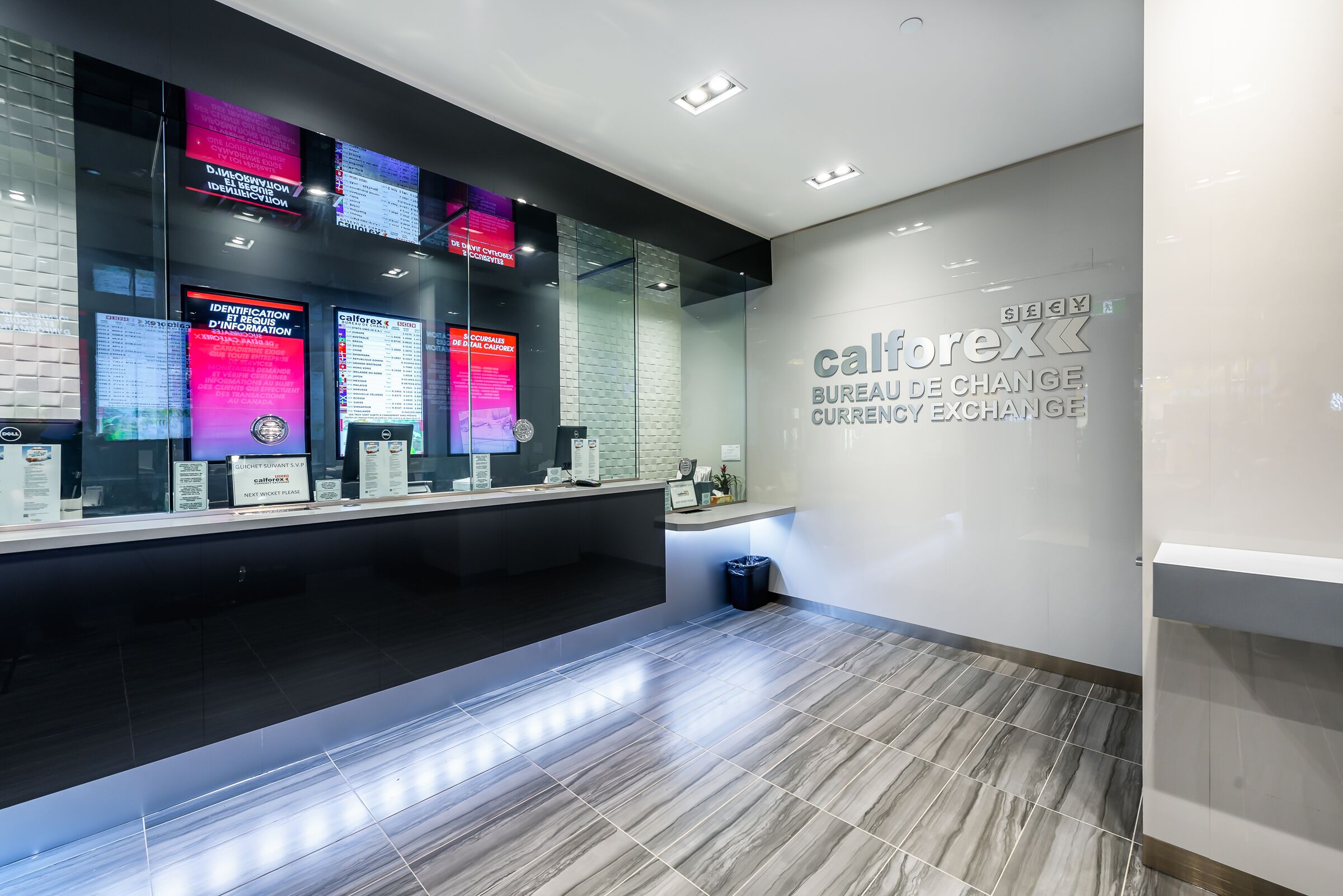 Calforex Exchange, CF Carrefour Laval – Photo 2